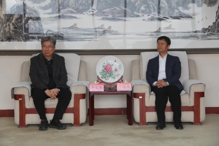 Shandong LANO ร่วมมือกับศาสตราจารย์ KWAK, Moon Kyu, Ph.D. และผู้แทน Liang Tongho จากมหาวิทยาลัย Dongguk ประเทศเกาหลีใต้ เพื่อดำเนินการแลกเปลี่ยนและความร่วมมือในด้านการควบคุมเสียงรบกวนกับมหาวิทยาลัย Shandong Jianzhu